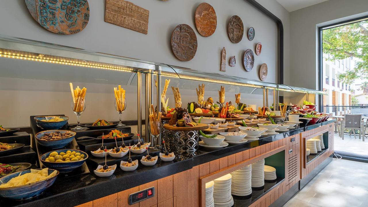 Sundia Exclusive By Liberty Fethiye Adults Only Hotel Exterior photo A buffet at a hotel