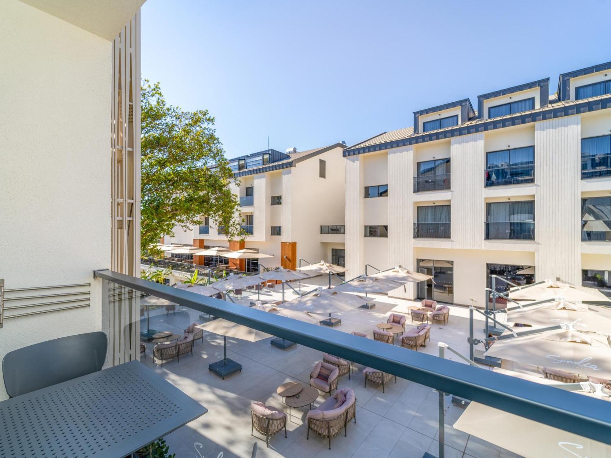 Sundia Exclusive By Liberty Fethiye Adults Only Hotel Exterior photo The courtyard of the hotel